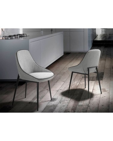 Chaise en tissu avec pieds en acier noir