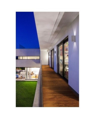 Applique d'extérieur LED en métal argenté