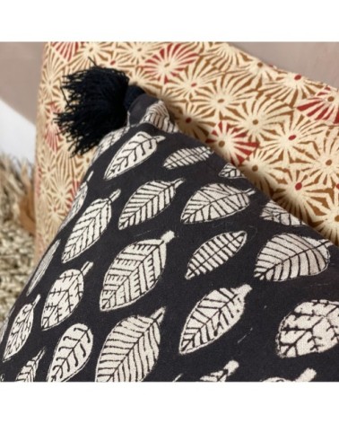 Coussin en coton noir avec pompons noirs 30x50