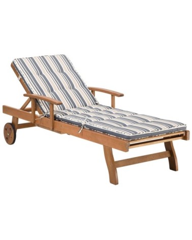 Chaise longue en bois naturel et coussin rayé bleu beige