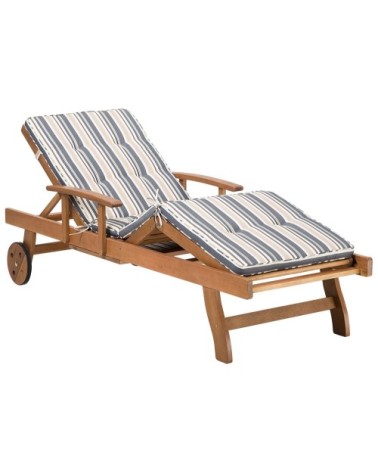 Chaise longue en bois naturel et coussin rayé bleu beige
