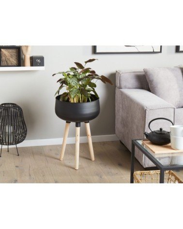 Pot de fleur en acier