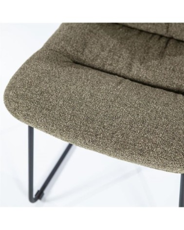 Chaise moderne rembourrée en tissu matelassé marron