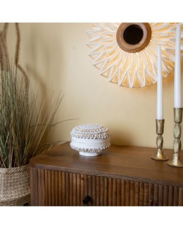 Boîte en bambou et coquillages blancs