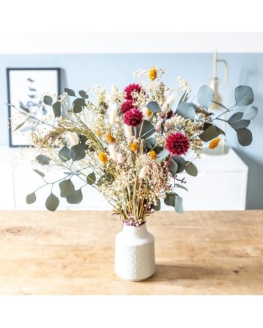 Bouquet de fleurs séchées à base de chardons rose et d'eucalyptus