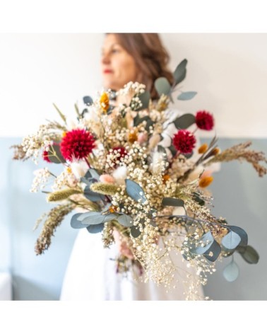 Bouquet de fleurs séchées à base de chardons rose et d'eucalyptus