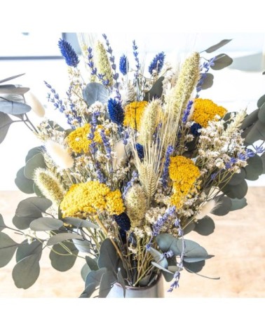 Bouquet de fleurs séchées à base de lavande et d'eucalyptus