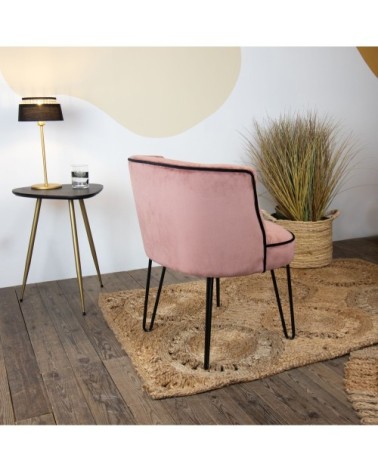 Fauteuil en velours matelassé rose pieds en métal noir