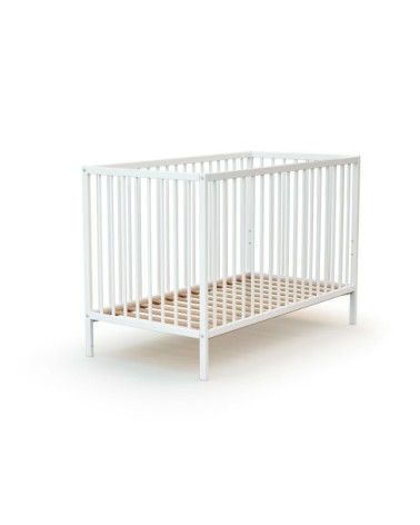 Lit bébé en bois avec matelas blanc