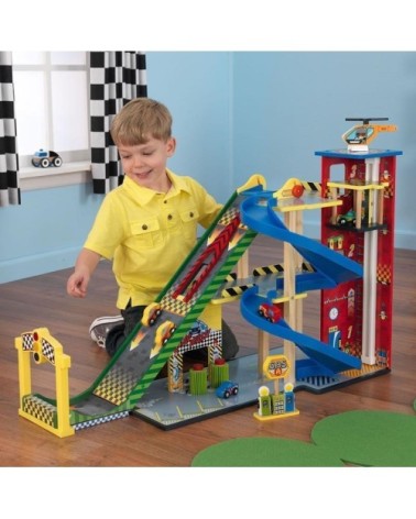 Circuit voiture de course avec rampe