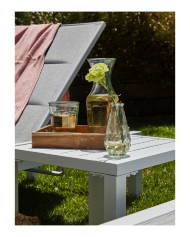 Ensemble de chaises longues droites et table basse de jardin blanc