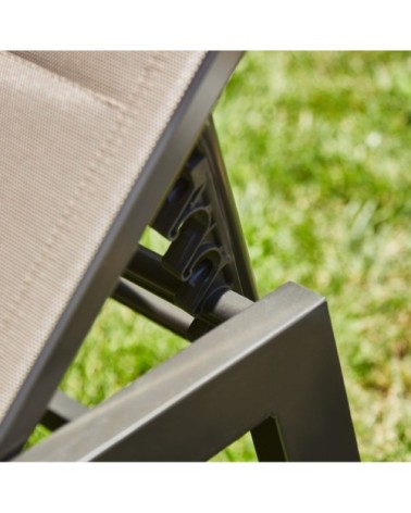 Chaise longue en aluminium marron avec roulettes
