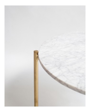 Table métallisée en marbre et fer blanc.