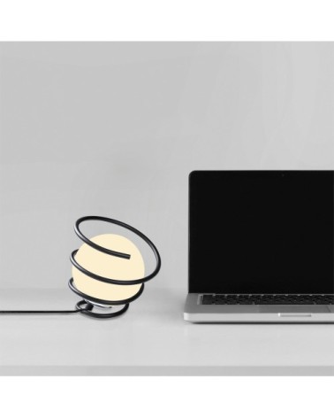 Lampe de table sphère en verre blanc entourée d'une spirale noire