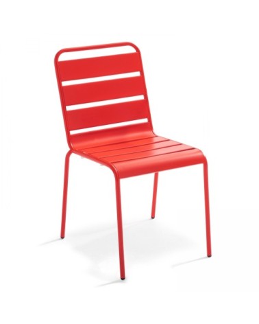 Chaise en métal rouge