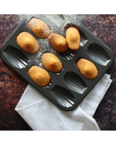 Plaque à 12 madeleines en acier carbone anti adhésif