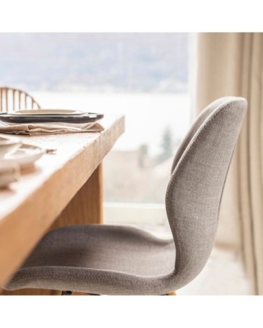 Chaise en tissu et chêne gris clair