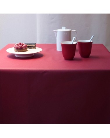 Nappe enduite rouge ovale 160 x 200 cm