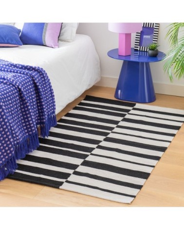 Tapis en coton recyclé tissé motifs à rayures noires et écrues 90x150