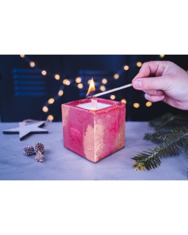 Bougie Noël en béton brique et patine cuivrée