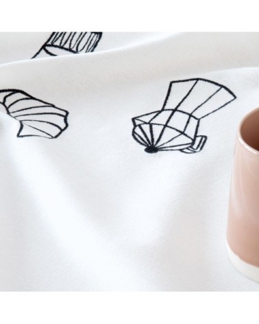 Nappe en coton biologique à motifs brodés écrus et noirs 150x250