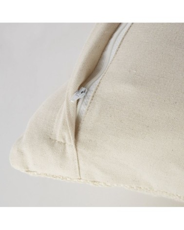 Coussin en coton beige et écru avec coquillage et frange en raphia 45x45