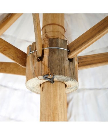 Parasol en sapin et fibre végétale tressée