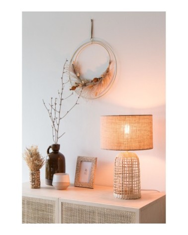 Lampe en rotin tressé et abat-jour en lin beige