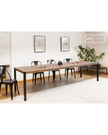 Grande table de repas en bois marron