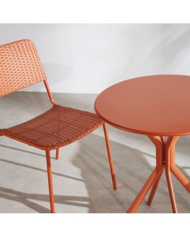 Ensemble table et 2 chaises de jardin en acier et résine tressée terracotta