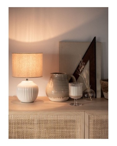 Lampe en céramique écrue et abat-jour en coton beige