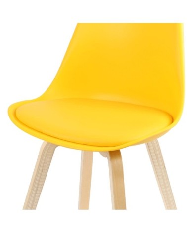 Chaise scandinave jaune avec coussin