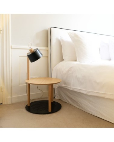 Table de chevet avec lampe en chêne et métal noir