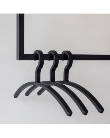 Cintres en plastique noir x6
