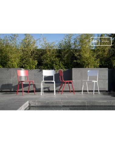 Chaise en bois blanc