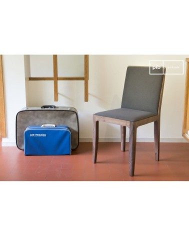 Chaise en noyer marron