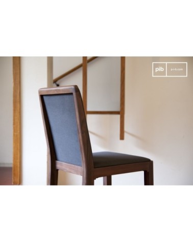 Chaise en noyer marron