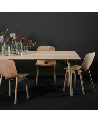 Chaise en bois marron