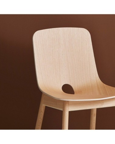 Chaise en bois marron