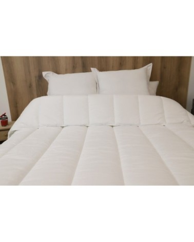 Couette blanche 550gr hiver en polyester blanc 220x240 cm