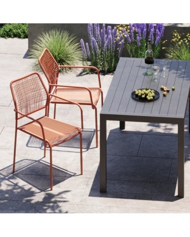 Chaise de jardin avec accoudoirs en acier et polyéthylène rouge