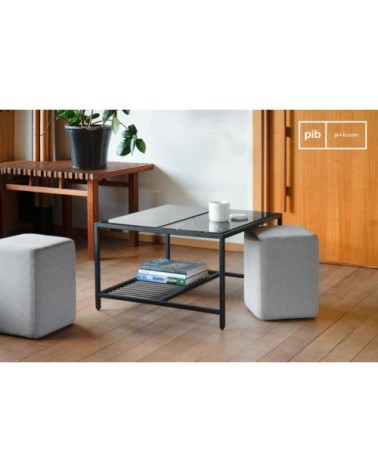 Table basse carrée en marbre noir et poufs gris