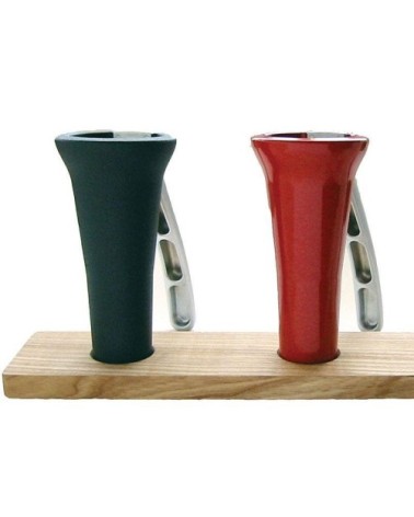 Casse-noix conique laqué rouge