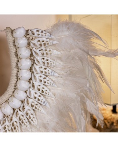 Collier beige et blanc en plumes et coquillages H44cm