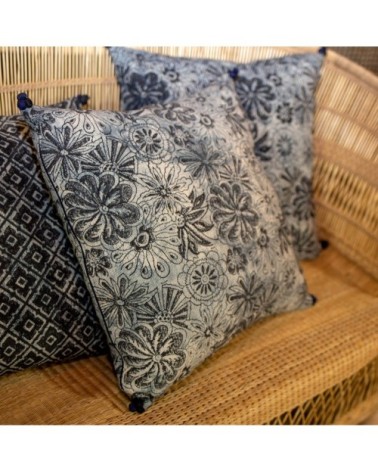 Coussin en coton imprimé bleu et noir avec pompons 45x45