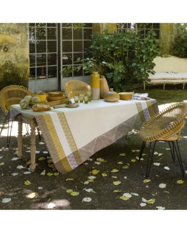 Nappe en coton amande 150 x 150