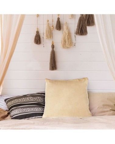 Coussin de sol en suédine rose nude 70x70