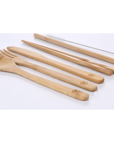 Pochette avec couverts et brosse