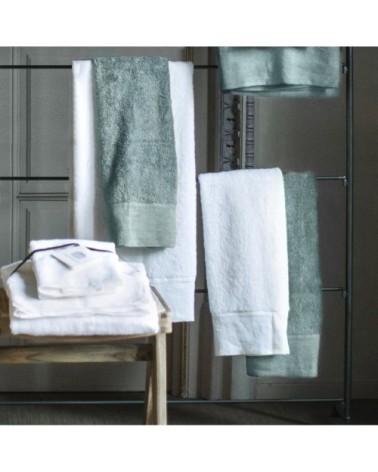 Serviette de toilette finition lin lavé vert d'eau 100x150