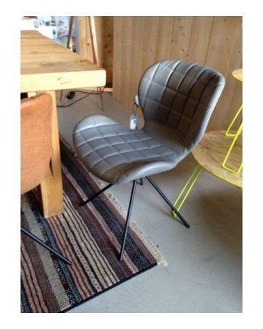 Chaise design aspect cuir gris